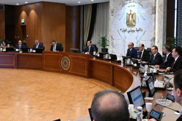 رئيس
      الوزراء
      يبحث
      تعزيز
      الشراكة
      المصرية
      التركية
      في
      مجال
      إنشاء
      المدن
      الطبية
      والمعاهد
      التعليمية
      للبحوث
      والتدريب