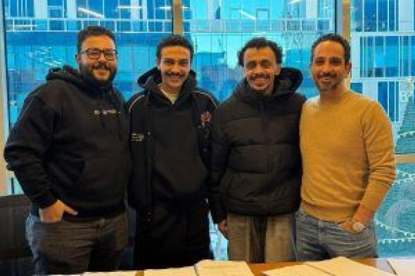 الصورة
الأولى
من
فيلم
محمود
التانى
بطولة
كزبرة
وأحمد
غزى