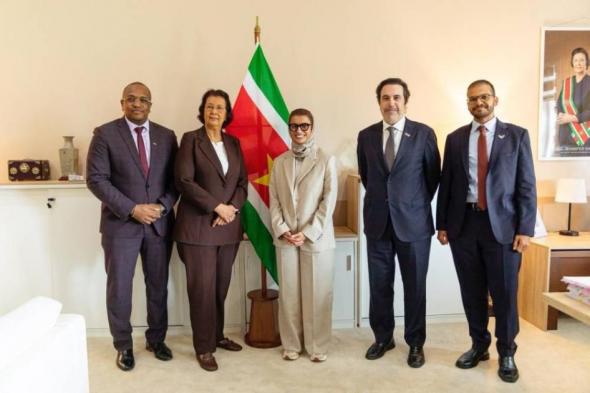 نورة
      الكعبي
      تبحث
      مع
      رئيسة
      سورينام
      تعزيز
      آفاق
      التعاون