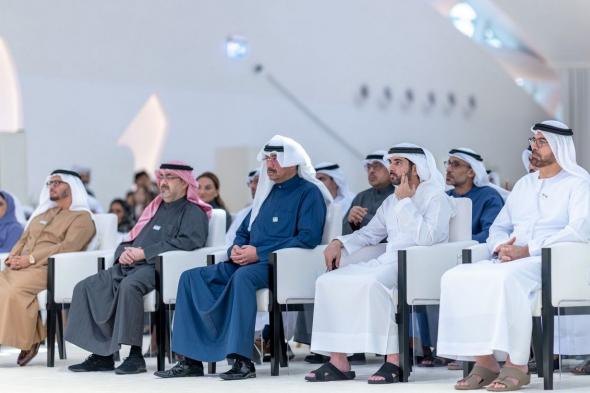 حمدان بن محمد ووزير الدفاع الكويتي يشهدان جانباً من أعمال المنتدى الإعلامي الإماراتي الكويتي