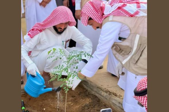 «الشؤون
    الإسلامية
    بجازان»
    تطلق
    مبادرة
    تشجير
    ساحات
    الجوامع
    والمساجد