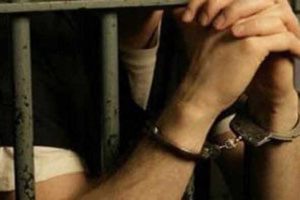 القبض
على
نباش
قمامة
بتهمة
الاعتداء
على
طفل
من
ذوى
الهمم
فى
بورسعيد