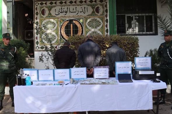 درك
بئر
مراد
رايس
يطيح
بعصابة
تُزوّر
النقود
وحجز
215
مليون
سنتيم