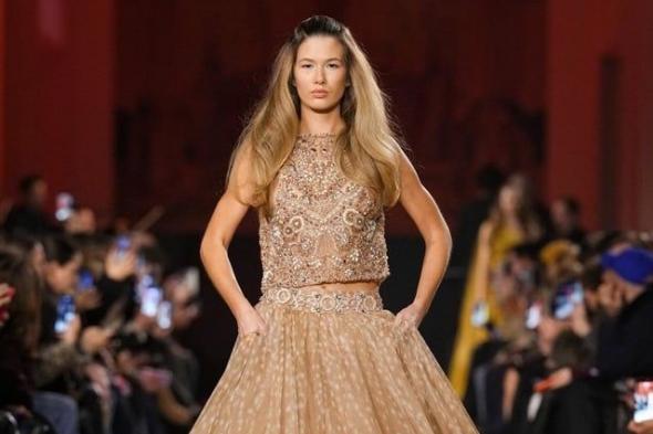 مجموعة إيلي صعب هوت كوتور لربيع 2026: حين تتحوّل الأزياء الراقية إلى حلمٍ متحرّك