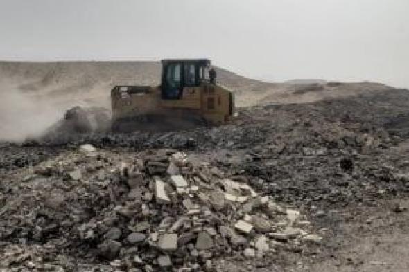 محافظ
قنا
يوجه
بإنهاء
شكوى
أهالى
"الترامسة"
من
تراكمات
المدفن
الصحى