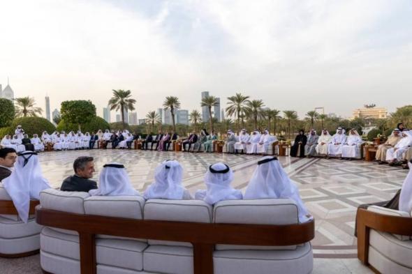 محمد
      بن
      راشد
      يلتقي
      الأعيان
      ورجال
      الأعمال
      والتجار
      والمستثمرين