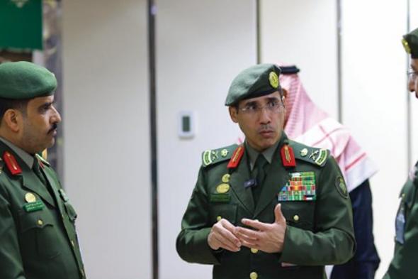 اللواء
    المربع
    يتفقد
    سير
    العمل
    في
    جوازات
    منطقة
    حائل