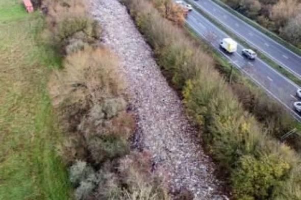 توقيف
رجلين
شيدا
جبل
قمامة
يحوي
21
طناً