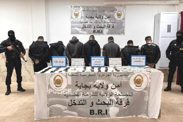 بجاية..
البياري
تطيح
بشبكة
للمتاجرة
بالمخدرات
وتحجز
2
كلغ
كيف