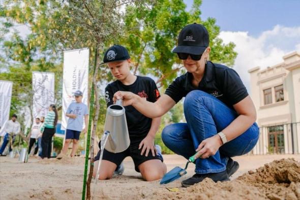 دبي
      تختتم
      مبادرة
      «زراعة
      20
      ألف
      شجرة»
      احتفالاً
      بمرور
      20
      عاماً
      على
      حكم
      محمد
      بن
      راشد