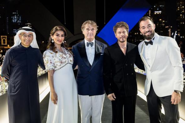 بحضور
    محمد
    العبار..
    "جوائز
    دبي
    مول
    العالمية
    للموضة"
    تتوج
    أيقونات
    العالم
    ورواد
    الإبداع