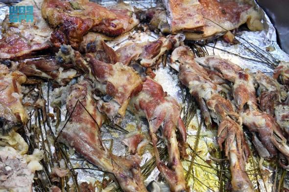 الحنيذ..
نكهة
الجنوب
التي
تُجسد
عُمْق
الموروث
الغذائي
في
عسير