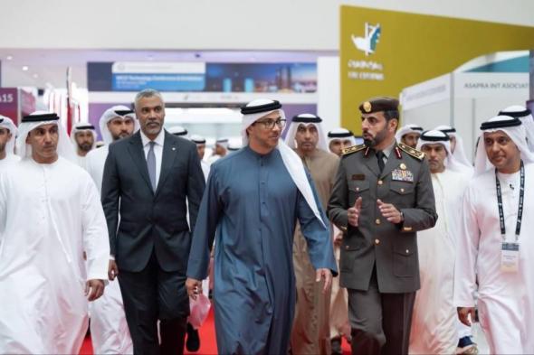 منصور
      بن
      زايد:
      الذكاء
      الاصطناعي
      يعزز
      كفاءة
      الجمارك