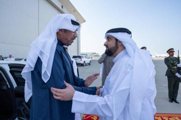 أحمد
      بن
      محمد
      يودّع
      وزير
      الدفاع
      الكويتي
      لدى
      مغادرته
      الدولة