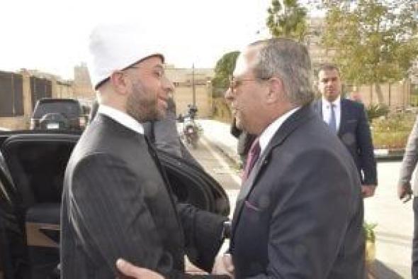 محافظ
بورسعيد
يستقبل
وزير
الأوقاف
ضمن
فعاليات
افتتاح
مسابقة
القرآن
الكريم