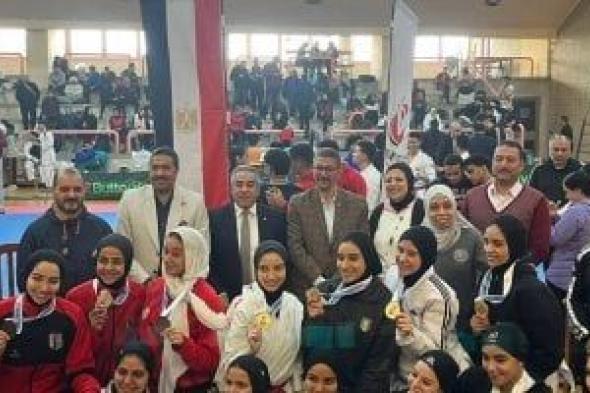 جامعة
الزقازيق
تحصد
مراكز
متقدمة
فى
بطولات
الجامعات
المصرية