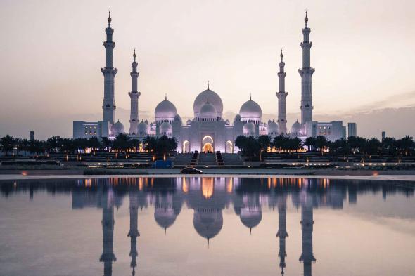جامع الشيخ زايد الكبير في أبوظبي يعلن تسجيل أكبر عدد ضيوف في تاريخه