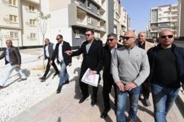 وزير
الإسكان
يتفقد
المشروعات
السكنية
ومستشفى
مدينة
حدائق
أكتوبر