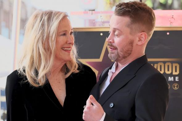 ’
ماما.كنت
أظن
أن
لدينا
وقتاً‘
ماكاولي
كولكين
ينضم
إلى
نجوم
هوليووديين
آخرين
ينعون
النجمة
الراحلة
كاثرين
أوهارا