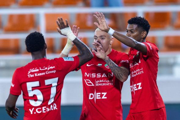 بثلاثية حاسمة.. شباب الأهلي يعبر خورفكان إلى نصف نهائي «الكأس»