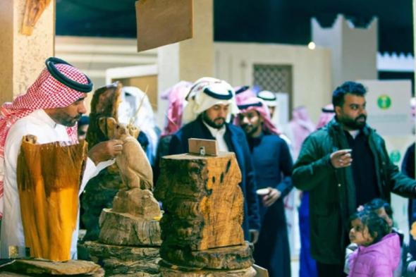 مجسمات
    إبداعية
    من
    جذوع
    النخيل
    في
    مهرجان
    الصقور
    بالحدود
    الشمالية