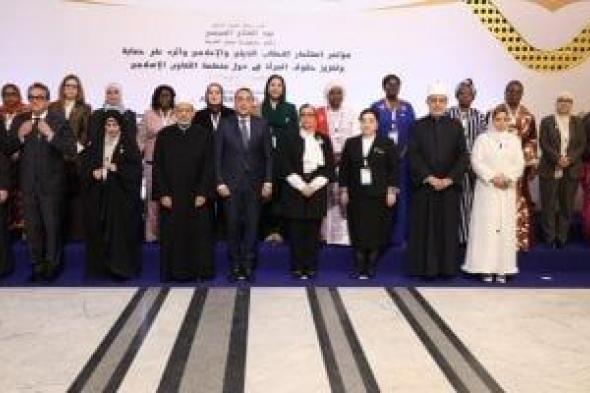 شيخ
الأزهر:
النساء
شقائق
الرجال
والإسلام
ضمن
لهن
حق
الميراث
والتعليم
والعمل