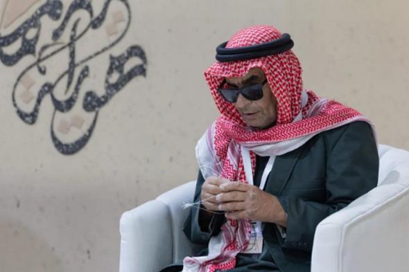 حرفي
    كفيف
    يوظف
    خبرته
    في
    صناعة
    شِباك
    طرح
    الصقور
    بمهرجان
    طريف