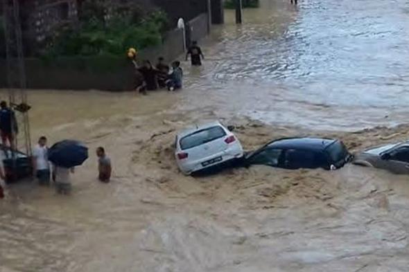 المغرب
    ينشر
    قوات
    الجيش
    للمساعدة
    في
    إجلاء
    الآلاف
    بعد
    فيضانات