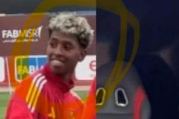 ناشئ
الأهلى
يخطف
الأضواء
في
مران
اليوم
بعد
صبغ
شعره..
صورة