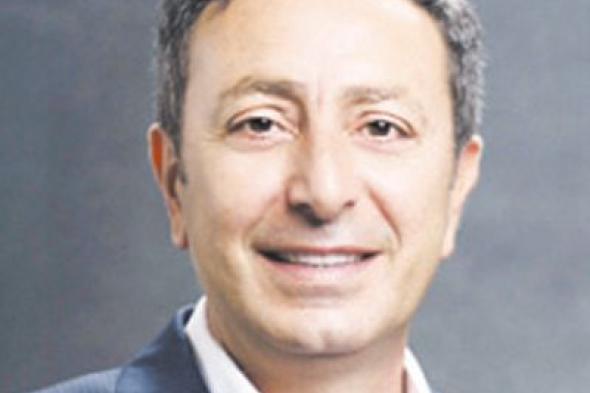 الإمارات..
      وفن
      صناعة
      الأرقام
      والأحداث