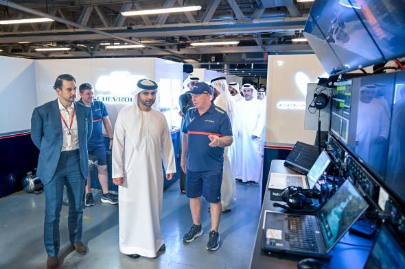 منصور بن محمد يشهد الجولة الثالثة من سباقات "لومان الآسيوية"