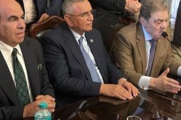 رسميا
الدكتور
عبدالسند
يمامة
يسلم
رئاسة
حزب
الوفد
للدكتور
السيد
البدوي