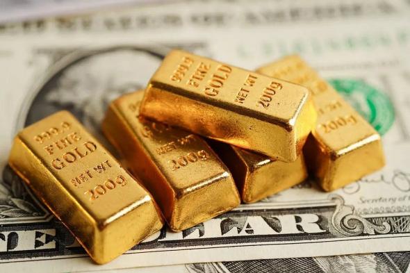 محلل
    اقتصادي: قد
    نرى
    تذبذبا
    عاليا
    في
    أسعار
    الذهب
    والفضة
    خلال
    الفترة
    المقبلة