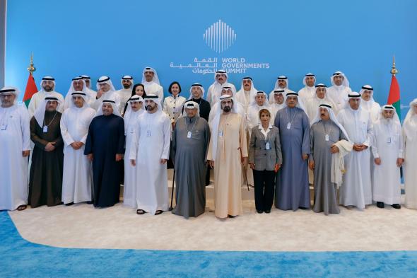 محمد بن راشد يلتقي عدداً من تجار الكويت