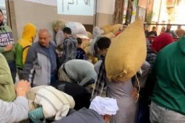 سوق
العتاسة
بطنطا
قبلة
اهالي
طنطا
لشراء
ياميش
رمضان
من
الإبرة
للصاروخ..
صور