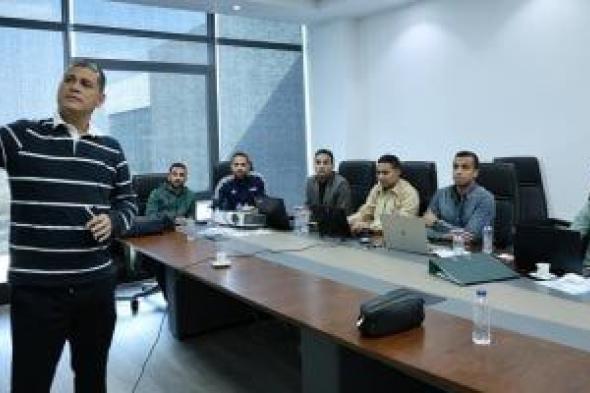 أوسكار
رويز
يخطط
لخفض
سن
الحكام
فى
القائمة
الدولية
إلى
23
عاما