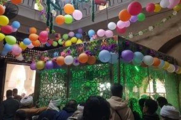 أبناء
الساحة
الحجاجية
بالأقصر
يحتفلون
بمولد
سيدى
أبوالحجاج
بحلقات
الذكر
والمديح
فى
مسجده..
صور