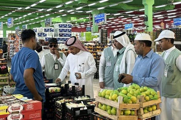 «بيئة
    عسير»
    تكثّف
    جولاتها
    الرقابية
    ضمن
    الاستعدادات
    لشهر
    رمضان