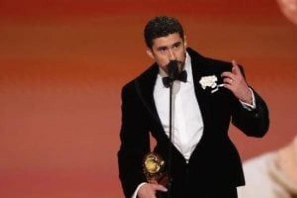 باد
باني
يفوز
بجائزة
جرامي
ألبوم
العام