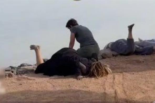 وزارة
الداخلية
تكشف
حقيقة
مقاطع
السياح
الزومبى
فى
مدينة
دهب..
فيديو