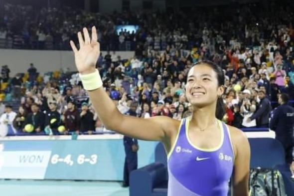 أليكس
      إيالا
      تتألق
      في
      بطولة
      مبادلة
      أبوظبي
      للتنس