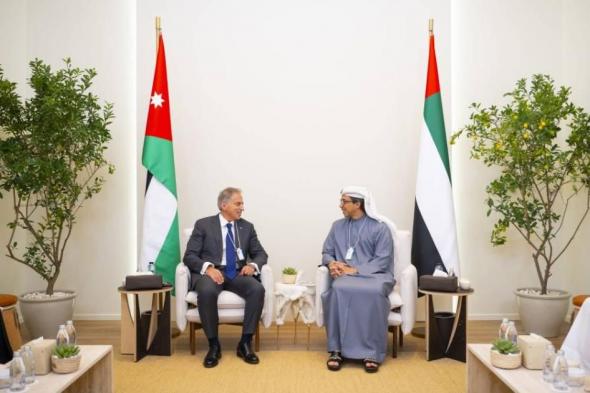 منصور
      بن
      زايد
      ورئيس
      مجلس
      الوزراء
      الأردني
      يبحثان
      تعزيز
      التعاون
      (فيديو)