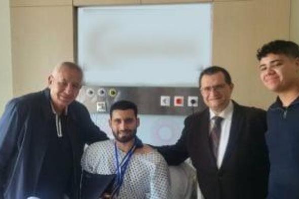 رئيس
نادى
المصرى
يزور
باهر
المحمدى
بعد
إجراء
جراحة
الترقوة