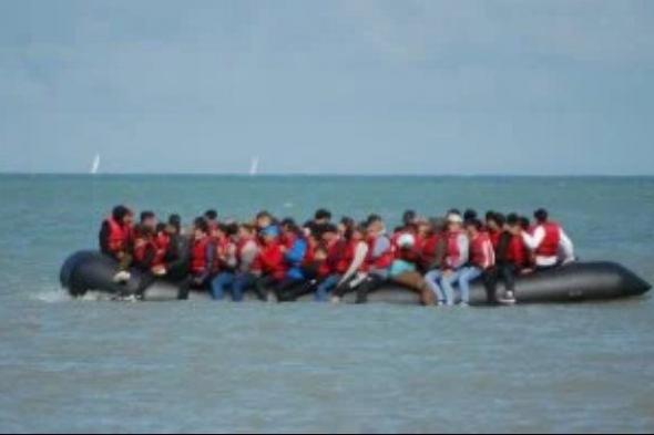 مصرع 14 مهاجرا فى تصادم بين زورق تابع لخفر السواحل وقارب صغير فى اليونان