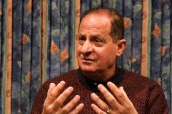 بعد
عاصفة
الانتقادات..
هاني
مهنا
يعتذر
لأسرتي
فنانتين
ويكشف
ملابسات
تصريحاته