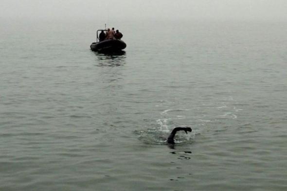 سبح ساعات في عرض البحر لإنقاذ أسرته