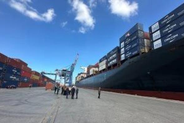 وصول
قافلة
مساعدات
فرنسية
ميناء
بورسعيد
تمهيدا
لوصولها
إلى
غزة..
فيديو
وصور