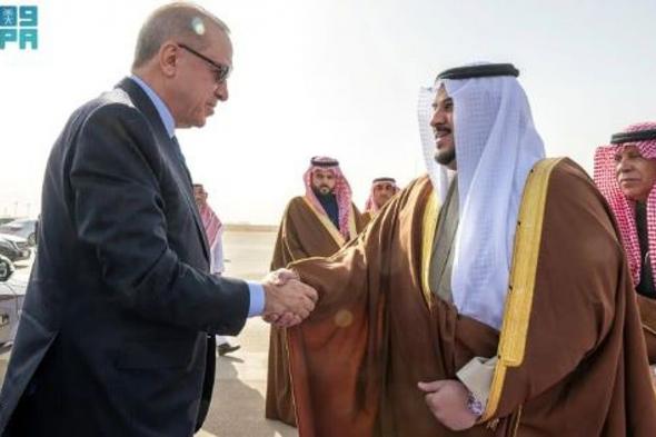 الرئيس
    التركي
    يغادر
    الرياض
    وفي
    مقدمة
    مودعيه
    نائب
    أمير
    المنطقة