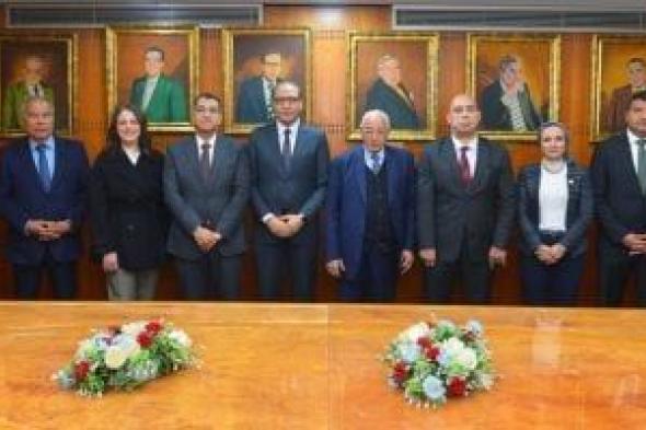 أخبار
اليوم
تُطلق
مركز
البحوث
والدراسات..
علي
الدين
هلال
رئيسا
لمجلس
الأمناء
والخطيب
مديرا