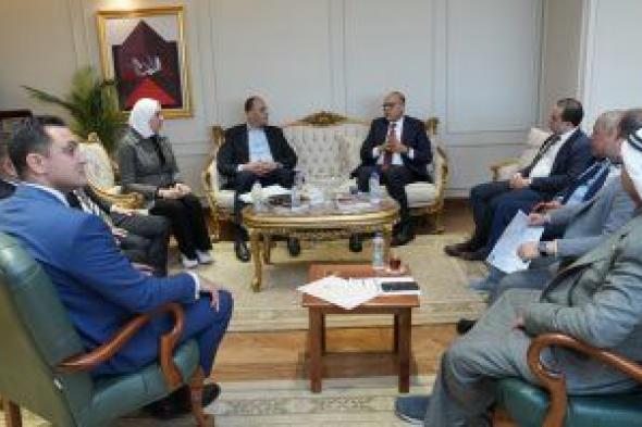 وزير
العمل
يلتقي
بعدد
من
أعضاء
مجلسي
النواب
والشيوخ
لبحث
التعاون
المشترك